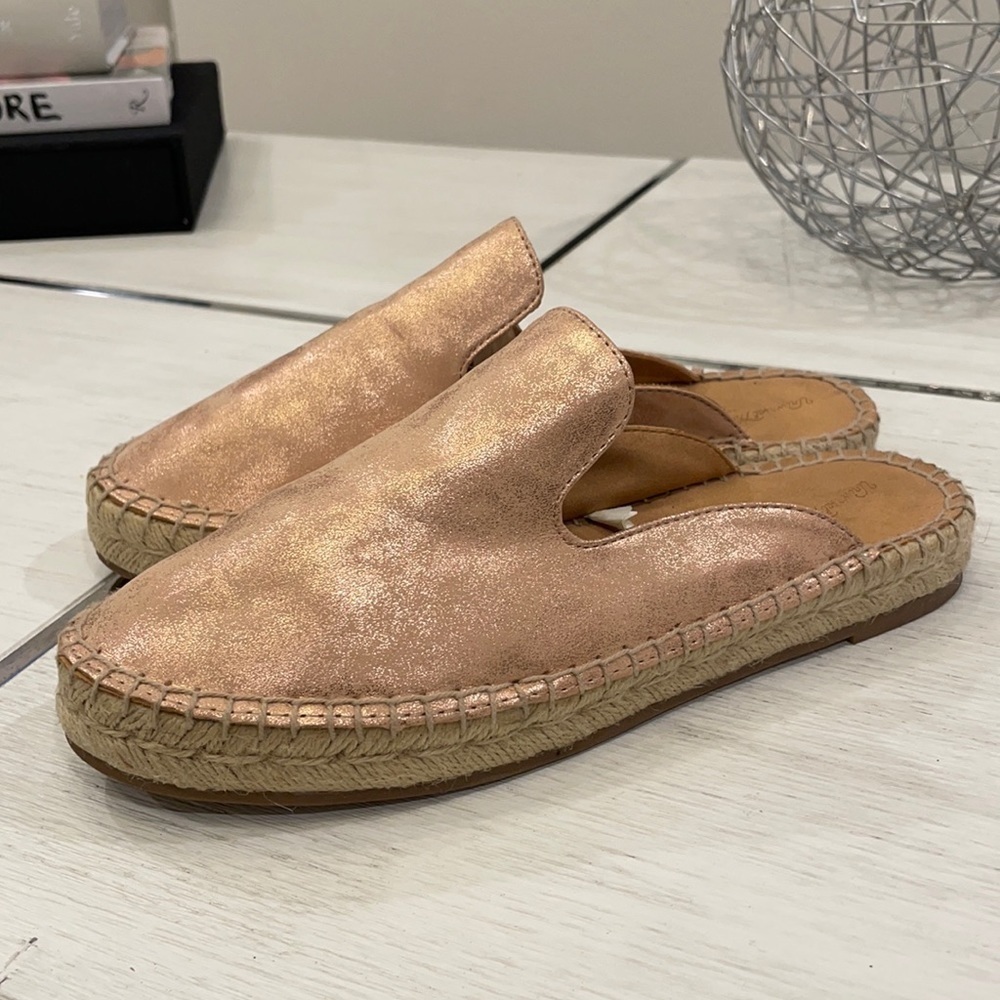 Universal Thread rose gold slip on mules - size 6